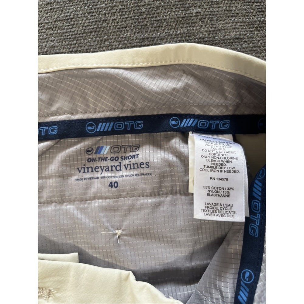 Vineyard Vines OTG Light Beige Performance Shorts Elastic Waist Size 40 - Picture 7 of 7